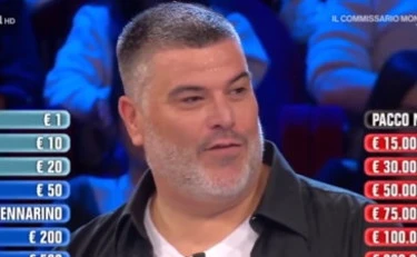 Affari tuoi, tutti contro Ronny: "Un cactus la stessa cosa"