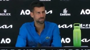 Novak Djokovic, lite agli Australian Open: "Insulti su di me, con voi non parlo", salta l'intervista