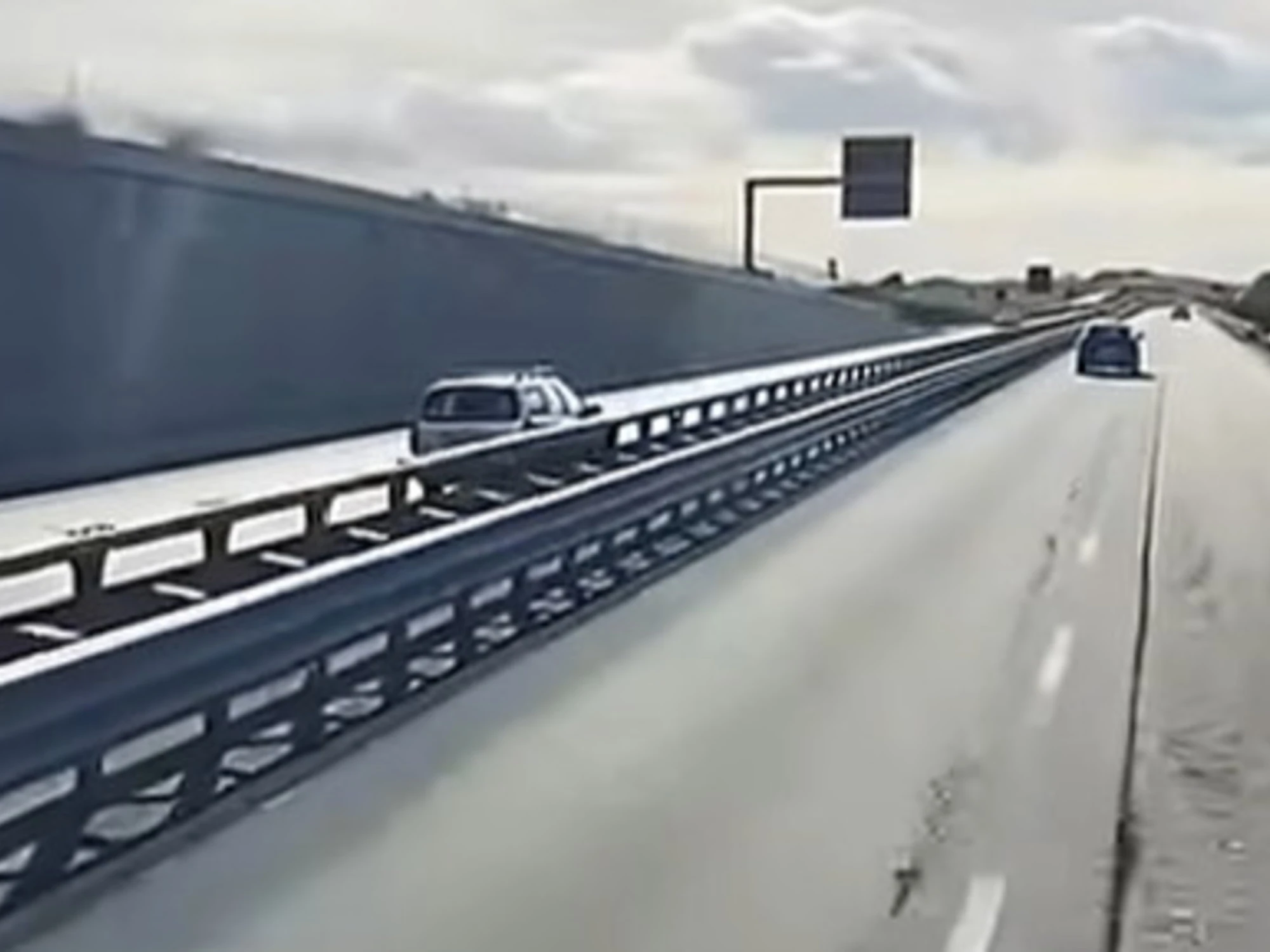 Altamura, auto contromano in statale: il gesto eroico del camionista