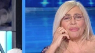 Domenica In, Mara Venier fuori dai denti con Stefano De Martino: "Sei proprio uno str**zo e ora licenziatemi"