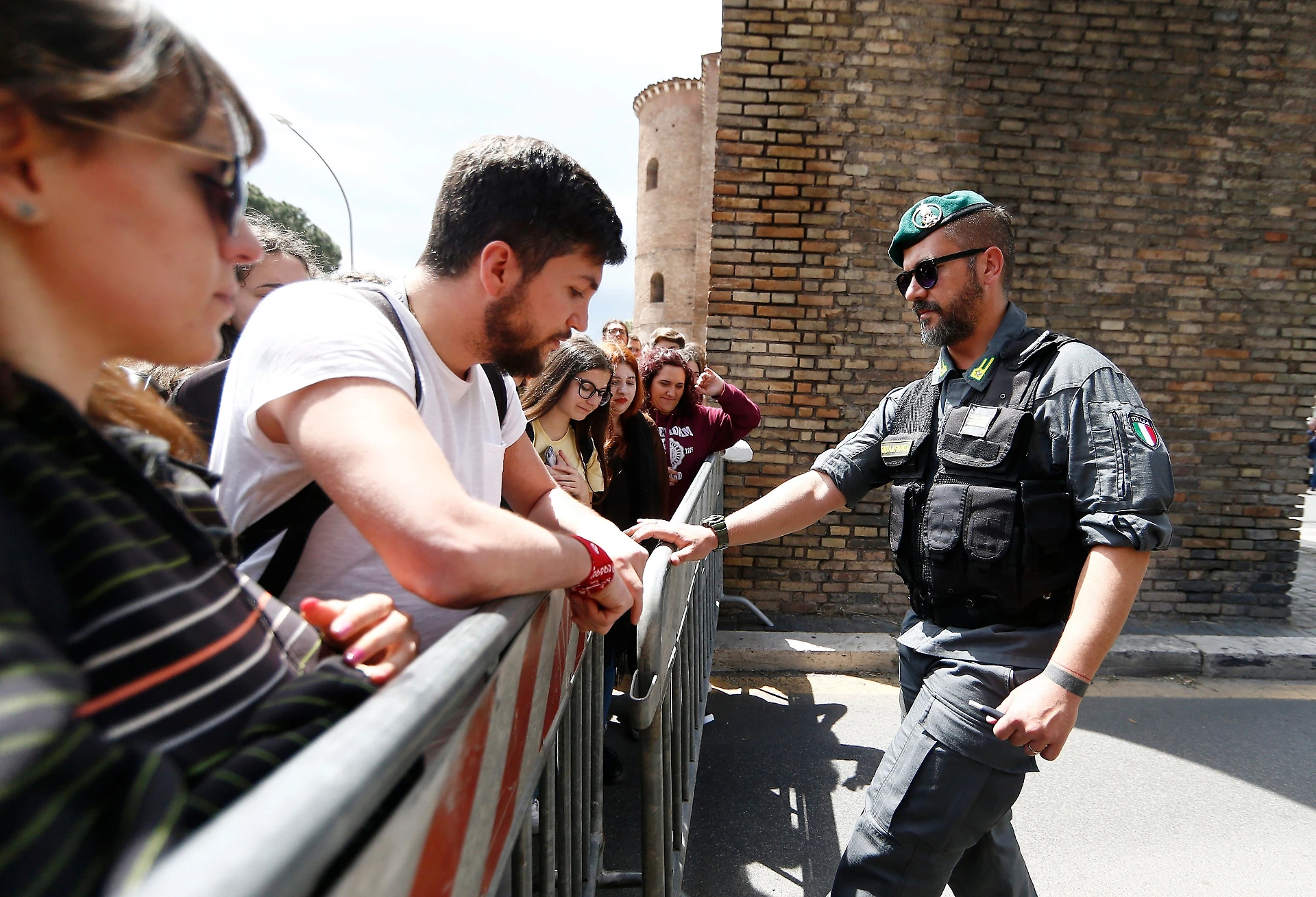 Un agente in servizio al Concertone