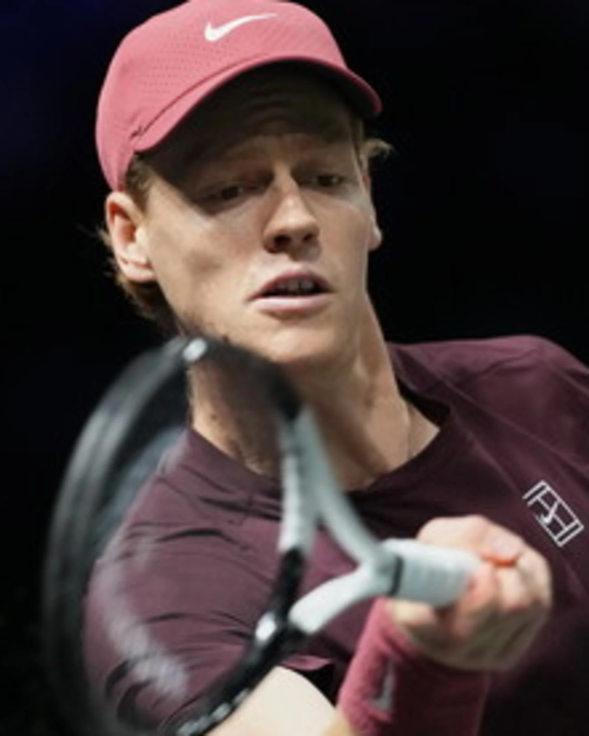 Sinner, travolge Zverev e vola in finale a Parigi: come lo ha fatto fuori