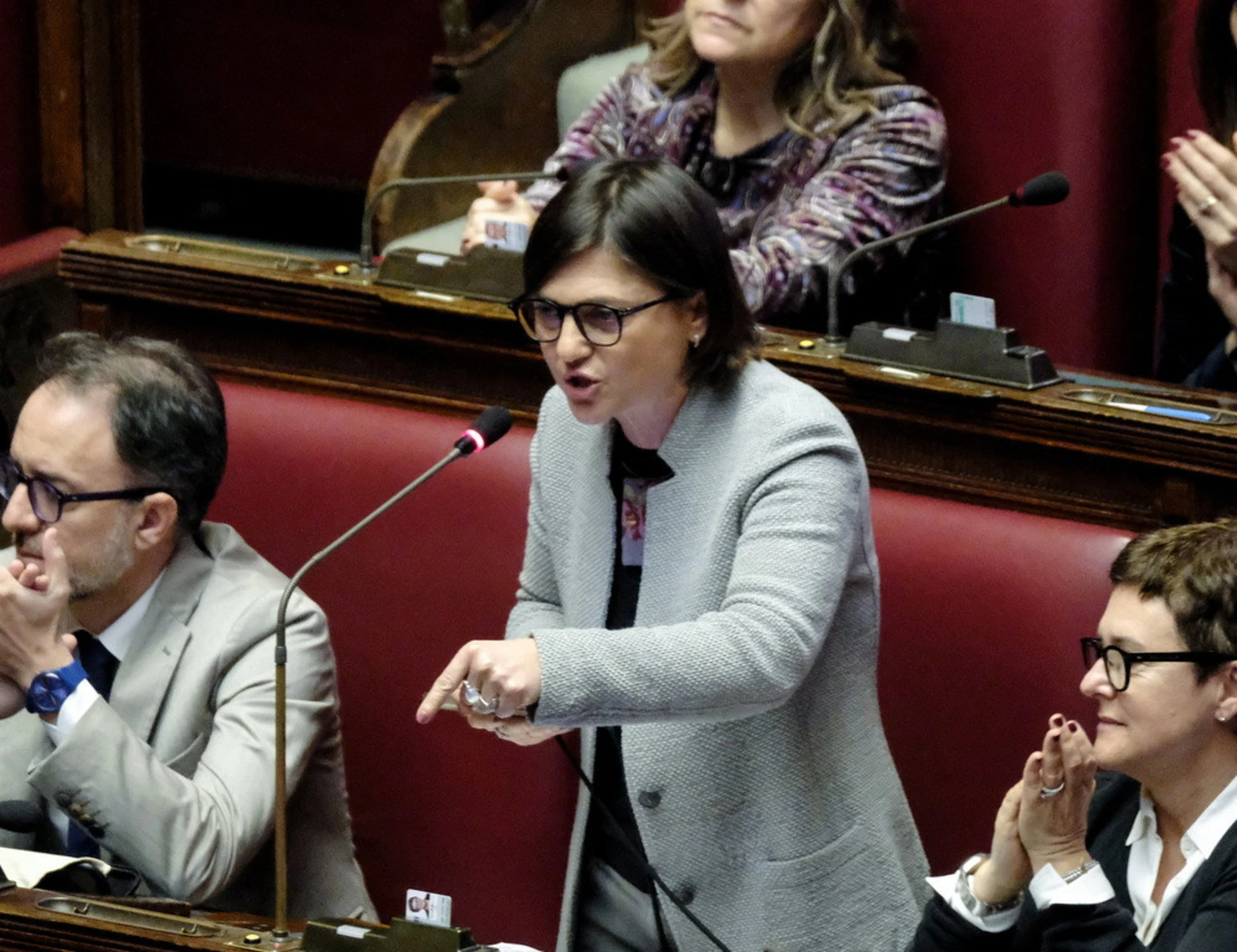 Serracchiani, "dimissioni subito": la dem in ginocchio dalle toghe