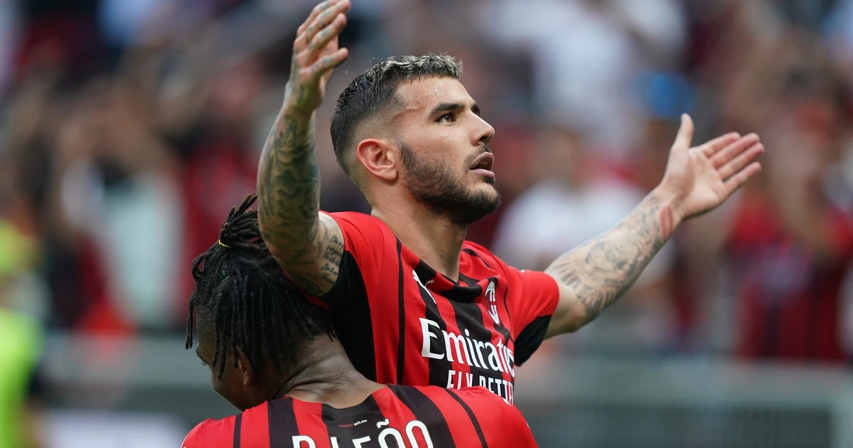 Leao e Theo devastanti! Milan, quasi fatta per lo scudetto: bolgia a San Siro, Atalanta ko
