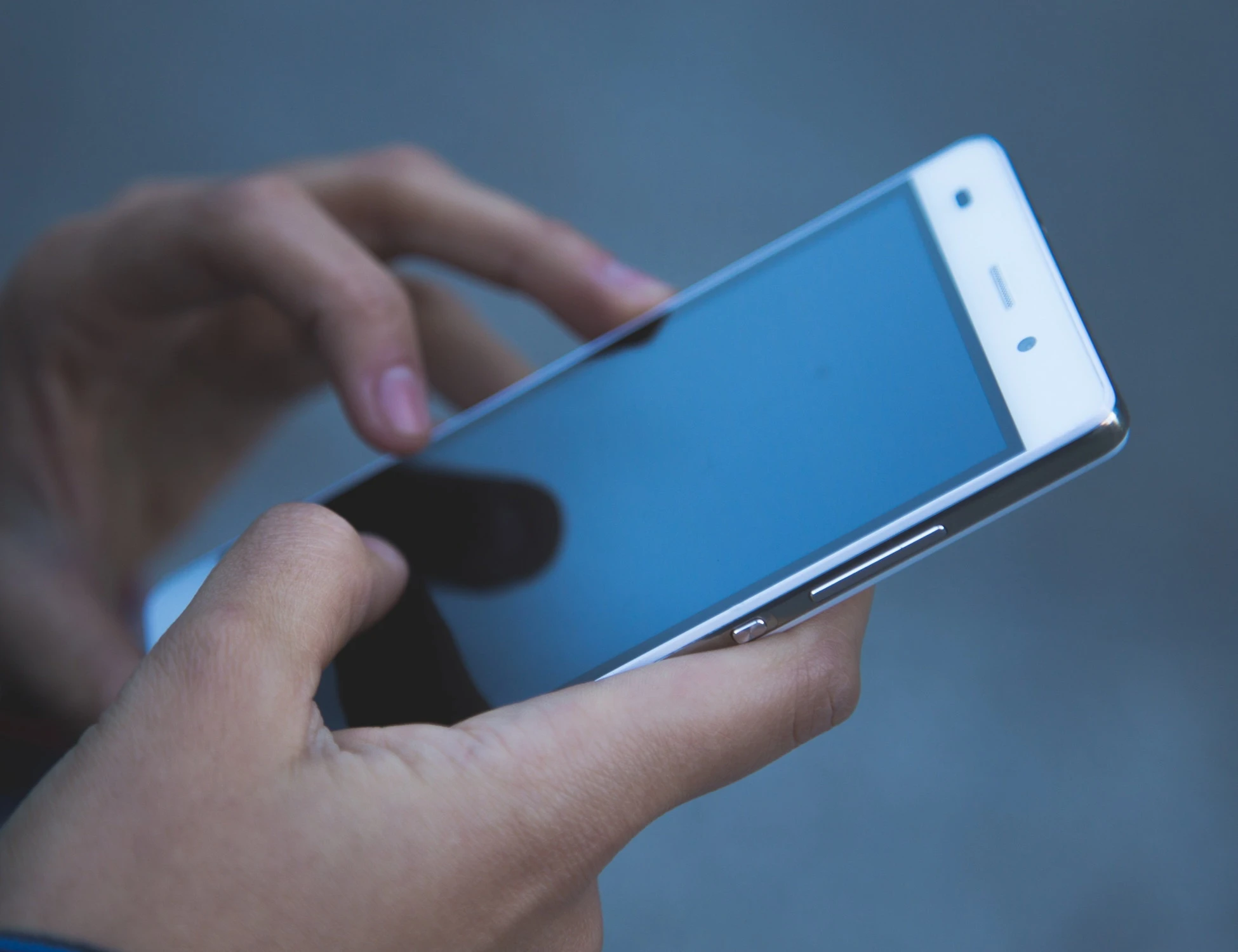 Milano, clicca sul finto sms Atm e cade nella truffa: quanti soldi perde in un secondo
