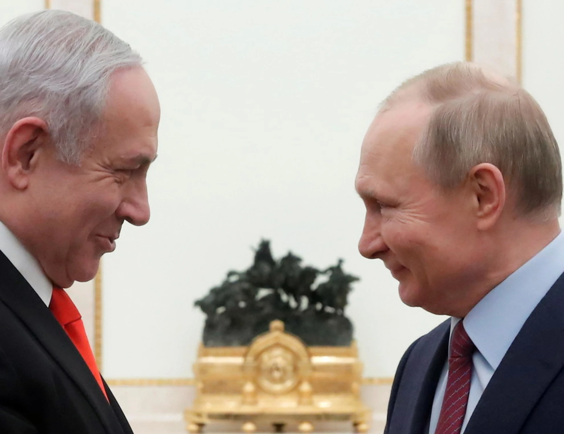 Vladimir Putin, colloquio telefonico con Netanyahu: la prima volta dal 2023