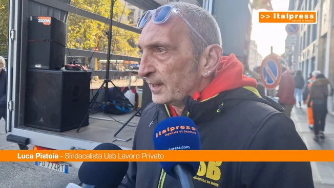 Milano, sfilano in 12mila. I cortei si uniscono e si dirigono verso la Tangenziale