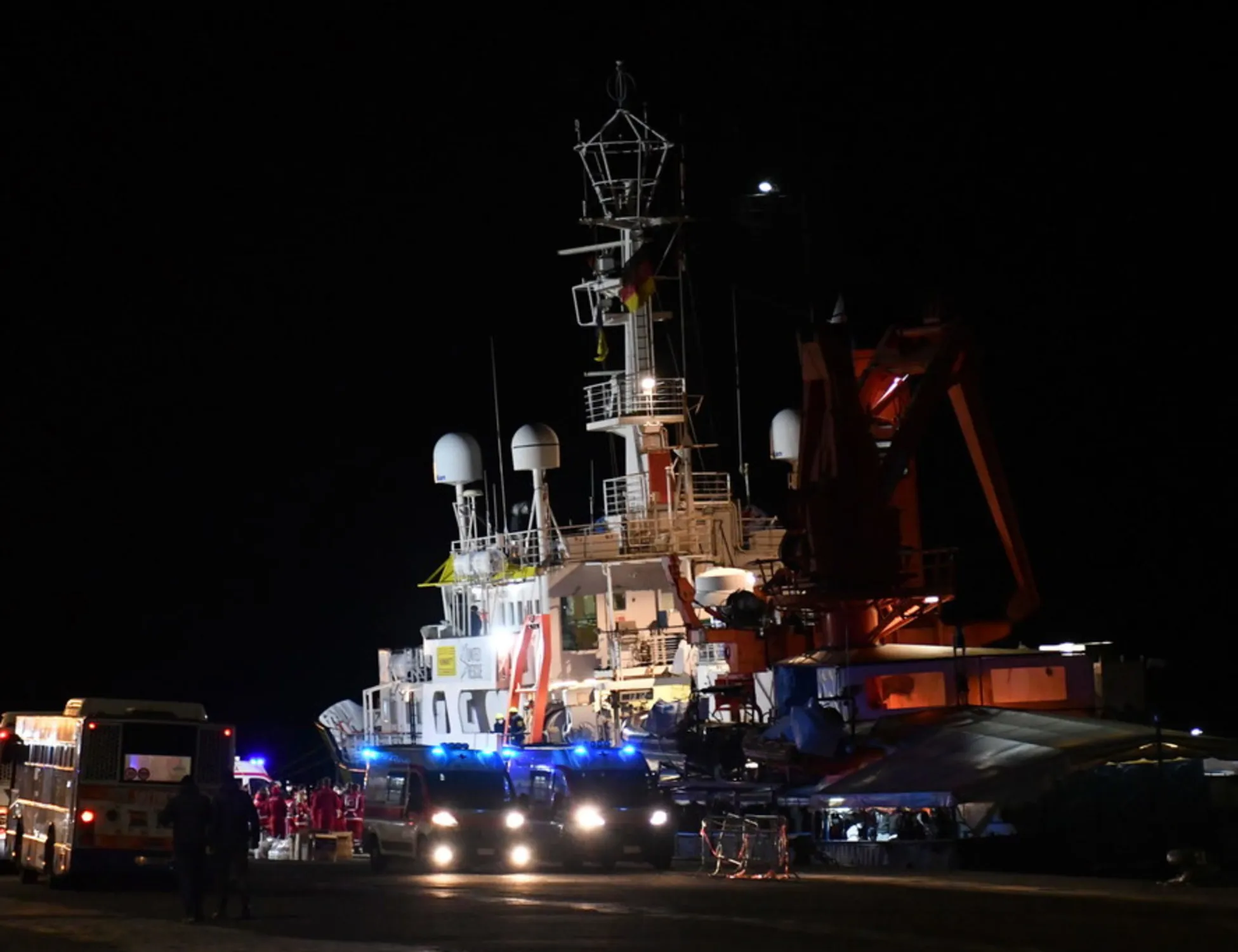 Immigrazione, Sos Humanity minaccia l'Italia: "Pronta una seconda nave"