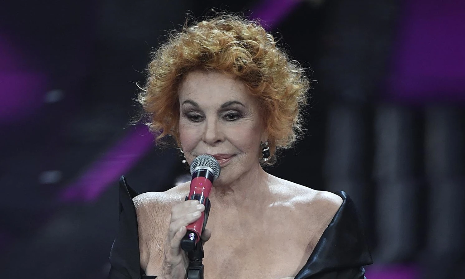 Sanremo 2018, Ornella Vanoni fa irrompere la politica all'Ariston: endorsa Emma Bonino e vola in testa alla classifica