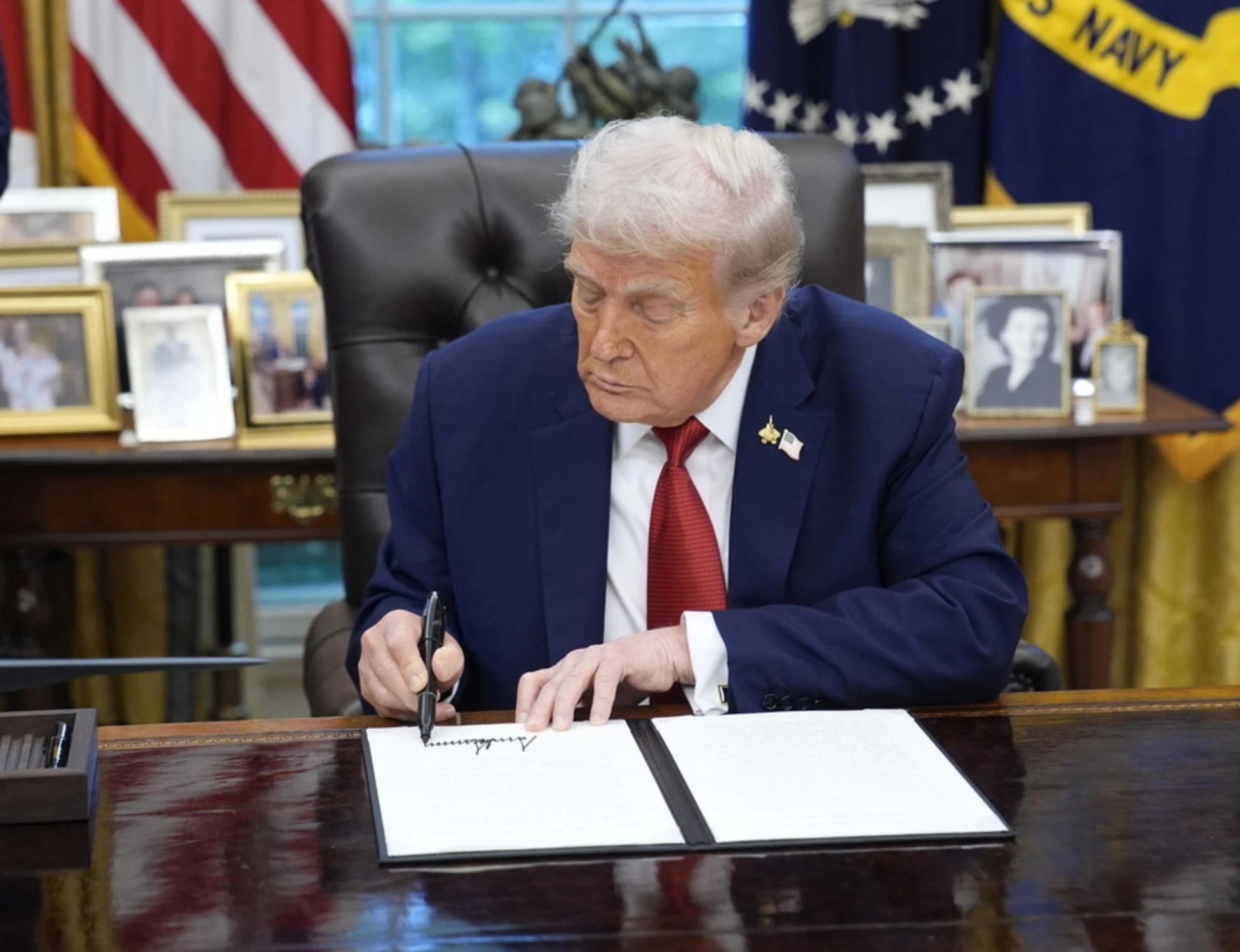 Trump, nuovi dazi Usa su farmaci, camion e mobili: chi trema ora