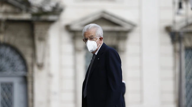 Mario Monti, la &quot;profezia&quot; che preoccupa l&apos;Italia: cosa accadrà prima delle elezioni