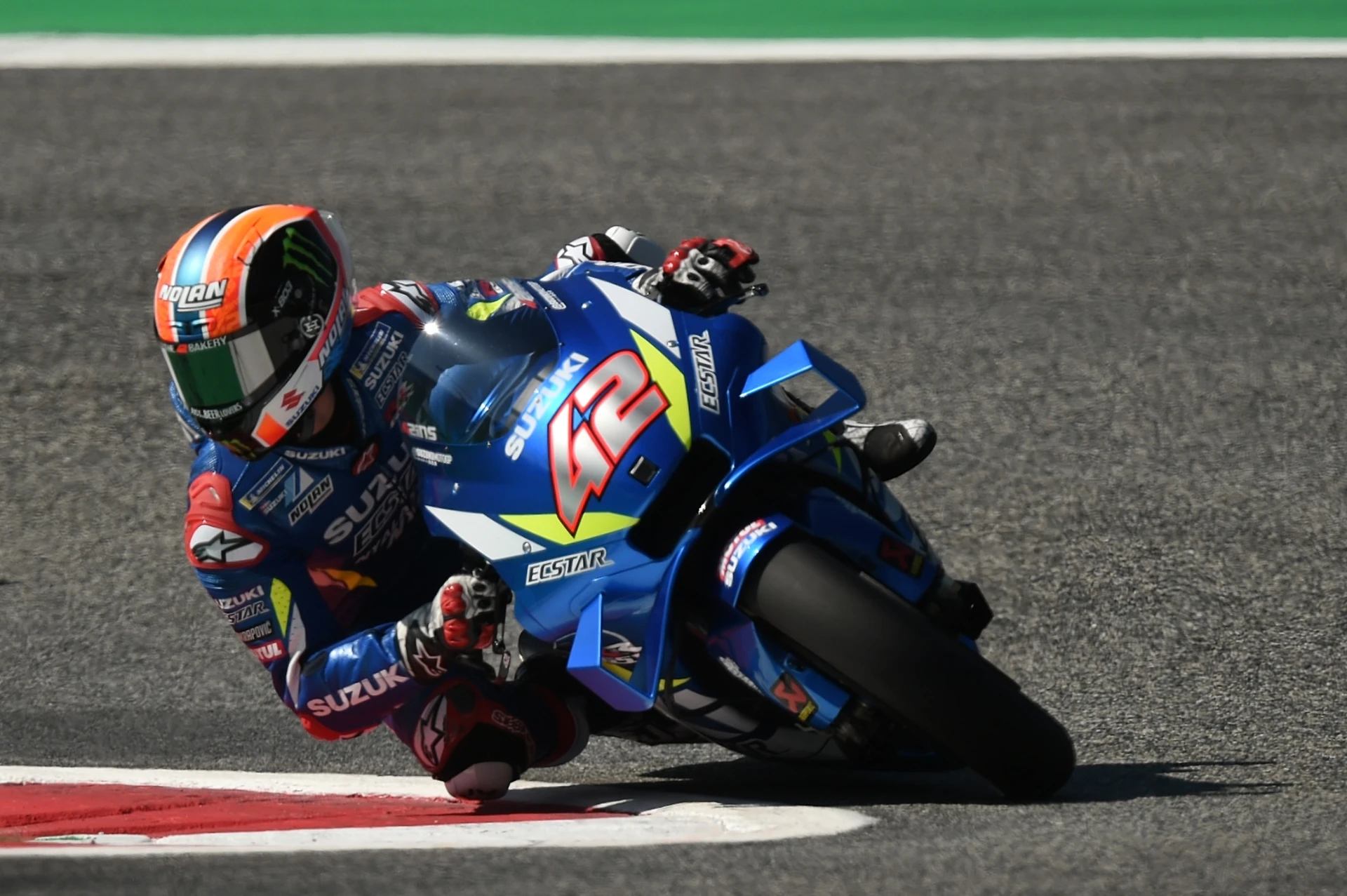MotoGp, Alex Rins in volata batte Marc Marquez. Valentino Rossi quarto