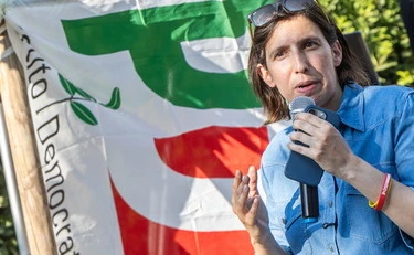 Schlein oltre il ridicolo su Mps e banche: "Perché siamo diversi dalla destra"