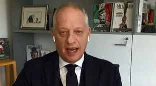L'Aria Che Tira, Peter Gomez contro il governo: "Assistiamo a uno sc***fo. Il programma? Una p***a colossale"