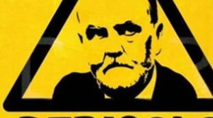 Roberto Calderoli, la foto con cui sfregia il governo: "Orgoglioso di finire nei cartelli di ‘pericolo’"