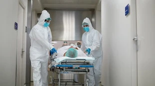 Long-Covid, sintomi fino a 7 mesi: allucinazioni e tremori, le ultime evidenze