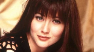 Shannen Doherty, "ecco quello che sono oggi". La foto prima e dopo il tumore: confronto straziante