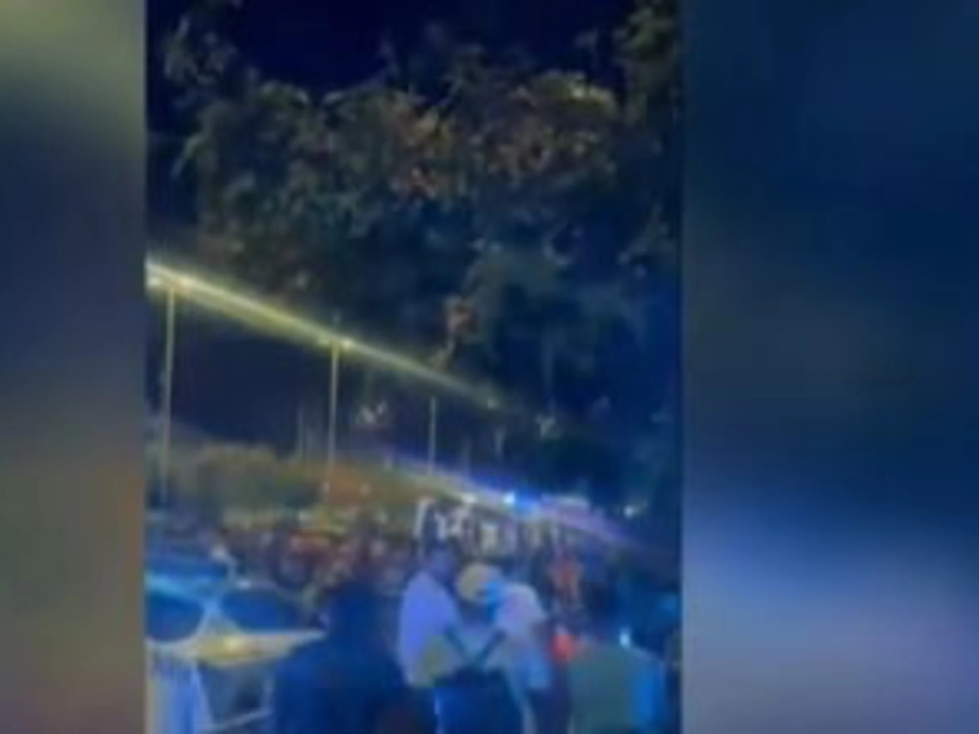 Torino, fugge all'alt della polizia, travolto da un'auto: agenti accerchiati, finisce malissimo