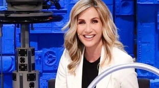 Lorella Cuccarini, altro attacco ad Alberto Matano (senza neppure nominarlo): "Una prova per cui ringrazio il cielo"
