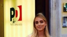 Chiara Ferragni di fronte alla sede del Pd: "Giochiamoci il tutto per tutto", sfottò ai dem