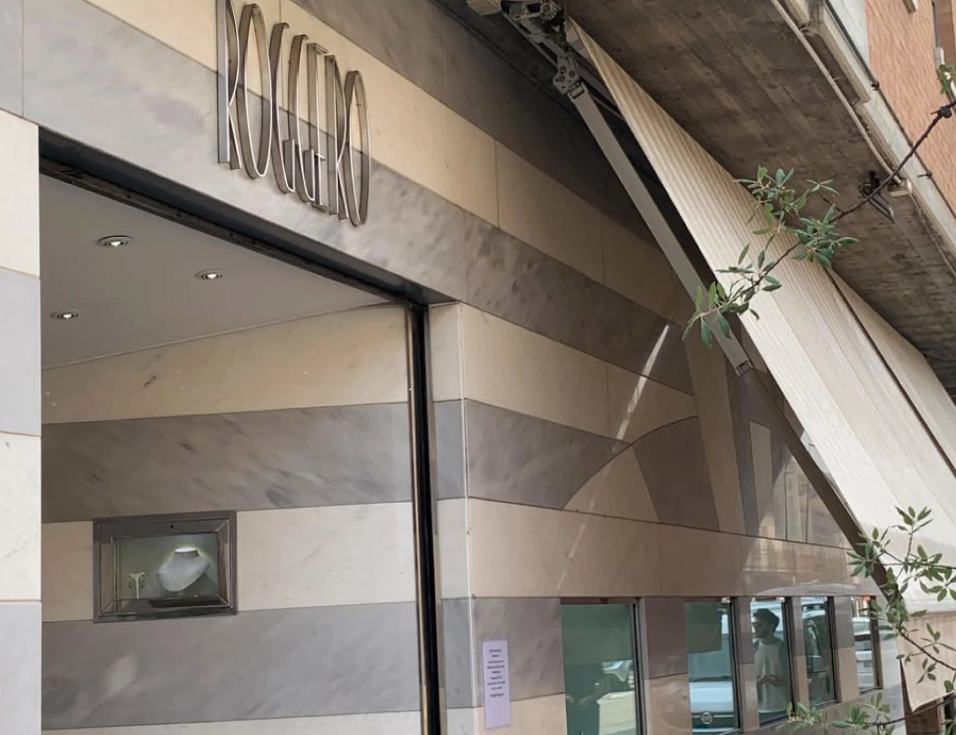 Mario Roggero, la gioielleria riapre: il cartello affisso all'esterno è un pugno nello stomaco
