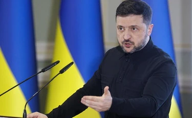 Ucraina, Zelensky chiede i soldati europei a Kiev: "Vera garanzia di sicurezza"