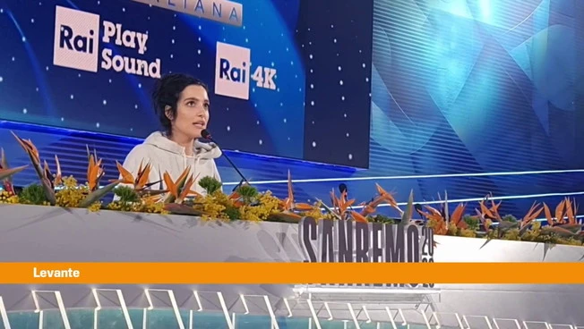Sanremo, Levante "Con Gaia un bacio d'affetto, non una provocazione"