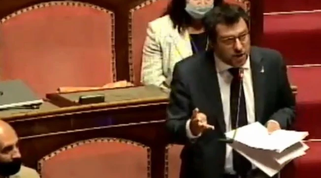 Matteo Salvini, il durissimo monologo al Senato contro Giuseppe Conte: "Meno aperitivi in villa"