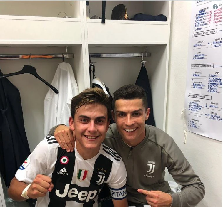 Paulo Dybala, la foto con Ronaldo che sputtana Allegri: rivela i segreti della Juve