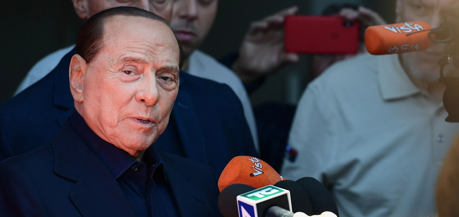 Silvio Berlusconi, la soffiata: una donna al suo posto per Forza Italia, spunta l'outsider