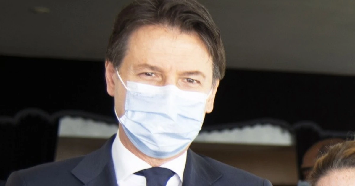 Silvia Romano, Dagospia contro Giuseppe Conte: "La smania di auto-celebrarsi del premier mette la ragazza in pericolo"