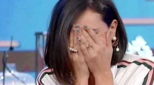 Caterina Balivo, paura in aereo: "Colpa di un uccello", proprio al momento del decollo l'imprevisto clamoroso