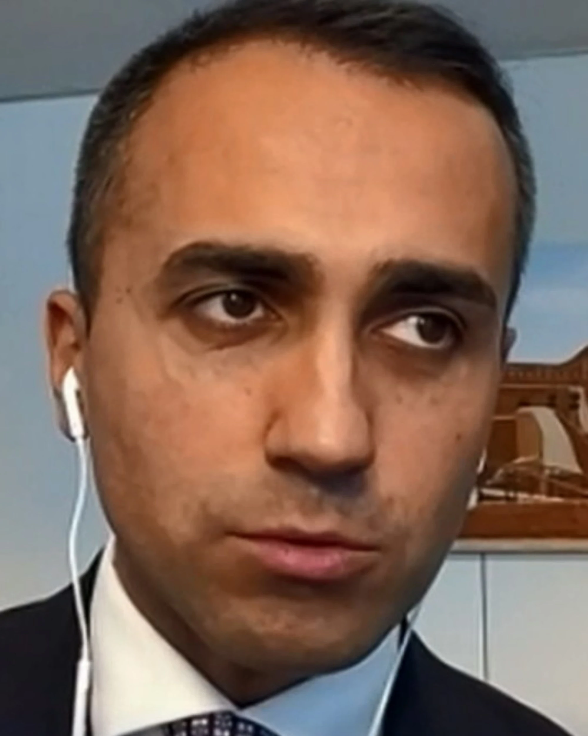 Di Maio si sveglia e parla di Iran: "4 obiettivi", travolto dagli sfottò