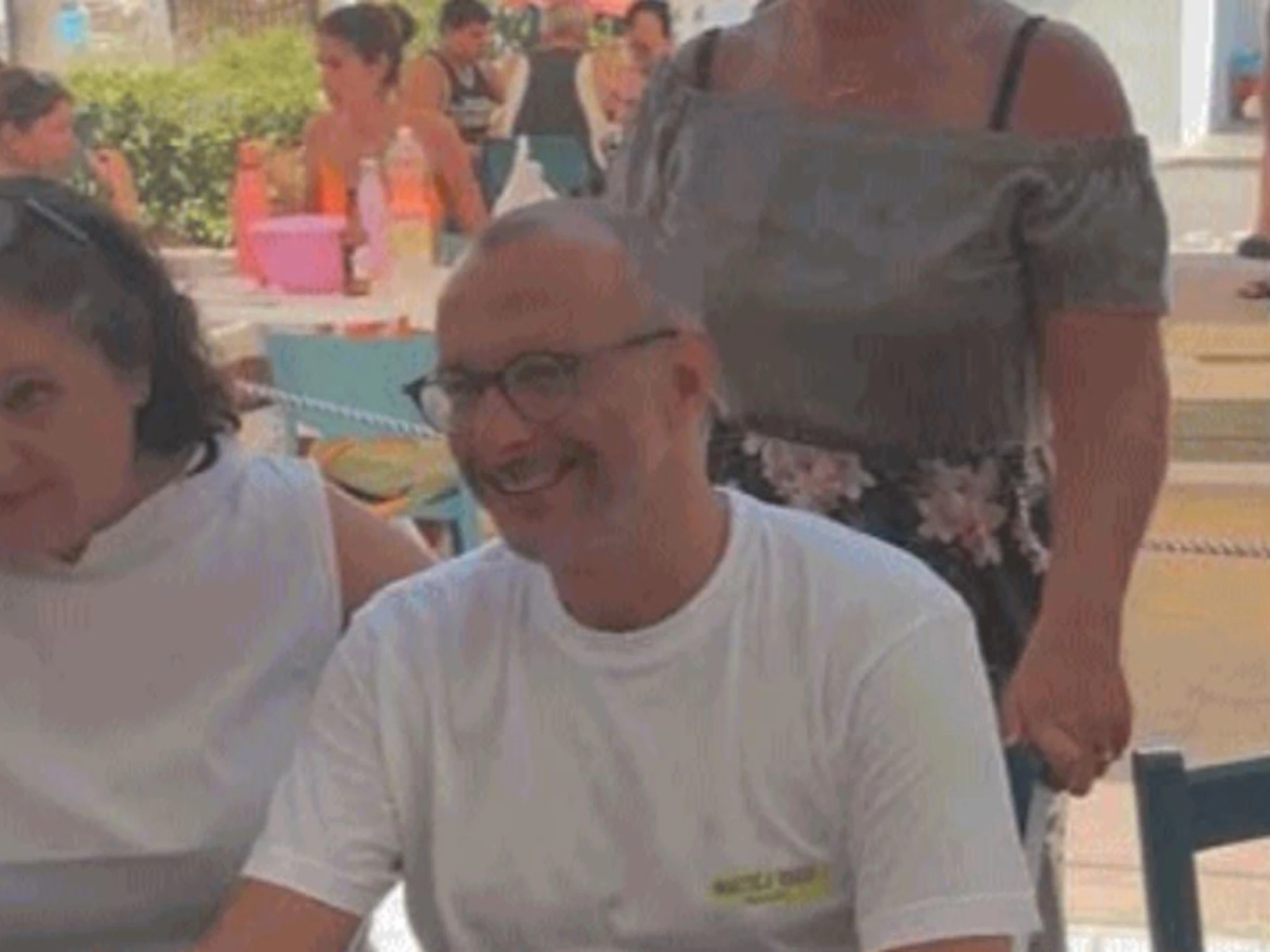 Ricci, il grande tempismo: tour elettorale nei lidi deserti