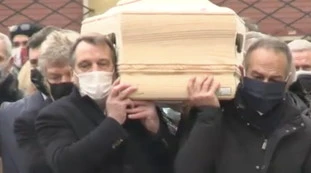 Paolo Rossi, il funerale a Vicenza: gli eroi del 1982 portano il feretro. "Chi siamo oggi, grazie a te"