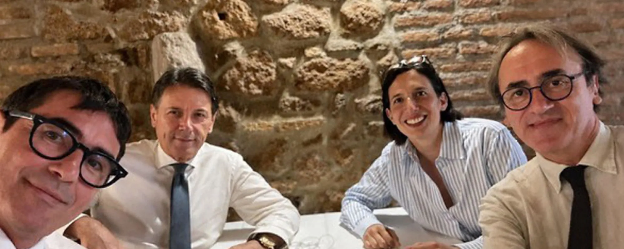 Schlein, ecco la chat di Whatsapp che seppellisce il campo largo