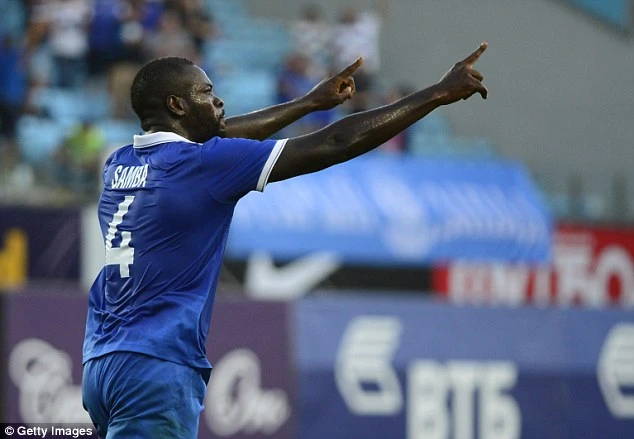 Christopher Samba reagisce agli insulti razzisti: squalificato per due giornate