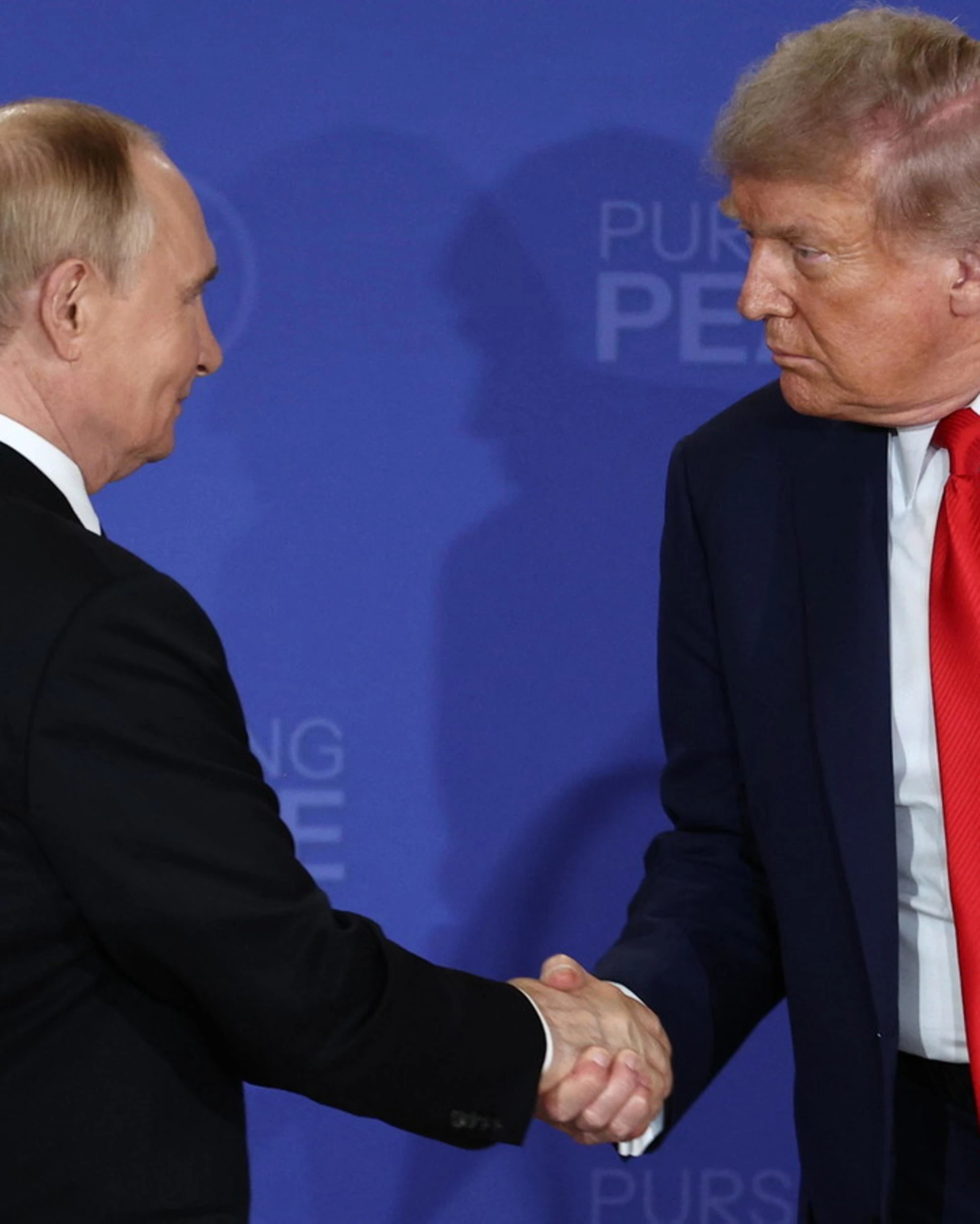 Trump-Putin, il caso inquietante dopo il vertice: “Trovati documenti riservati”