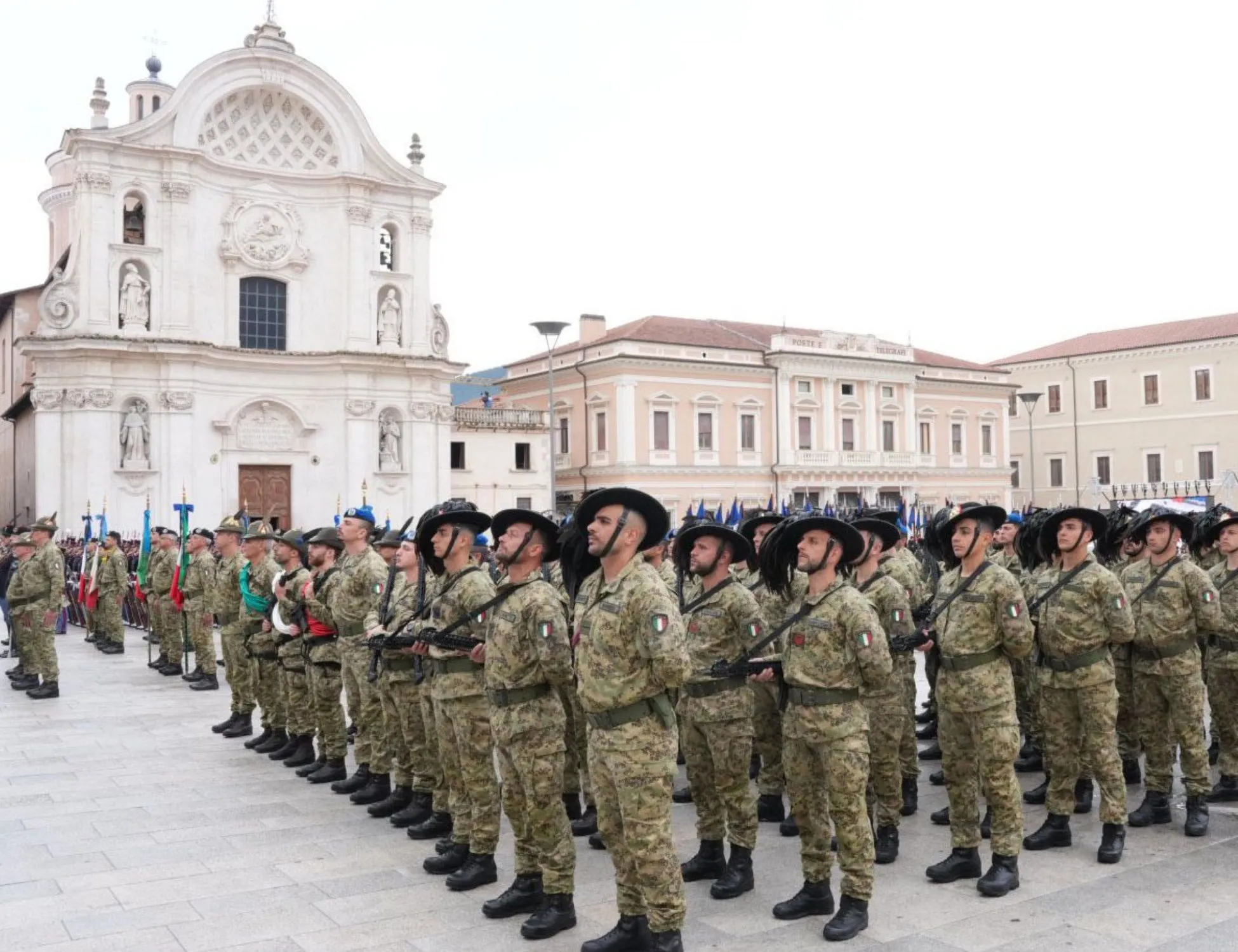 Leggi l'articolo: 40mila soldati in più, richiamo obbligatorio, paghe pesanti: il nuovo Esercito italiano