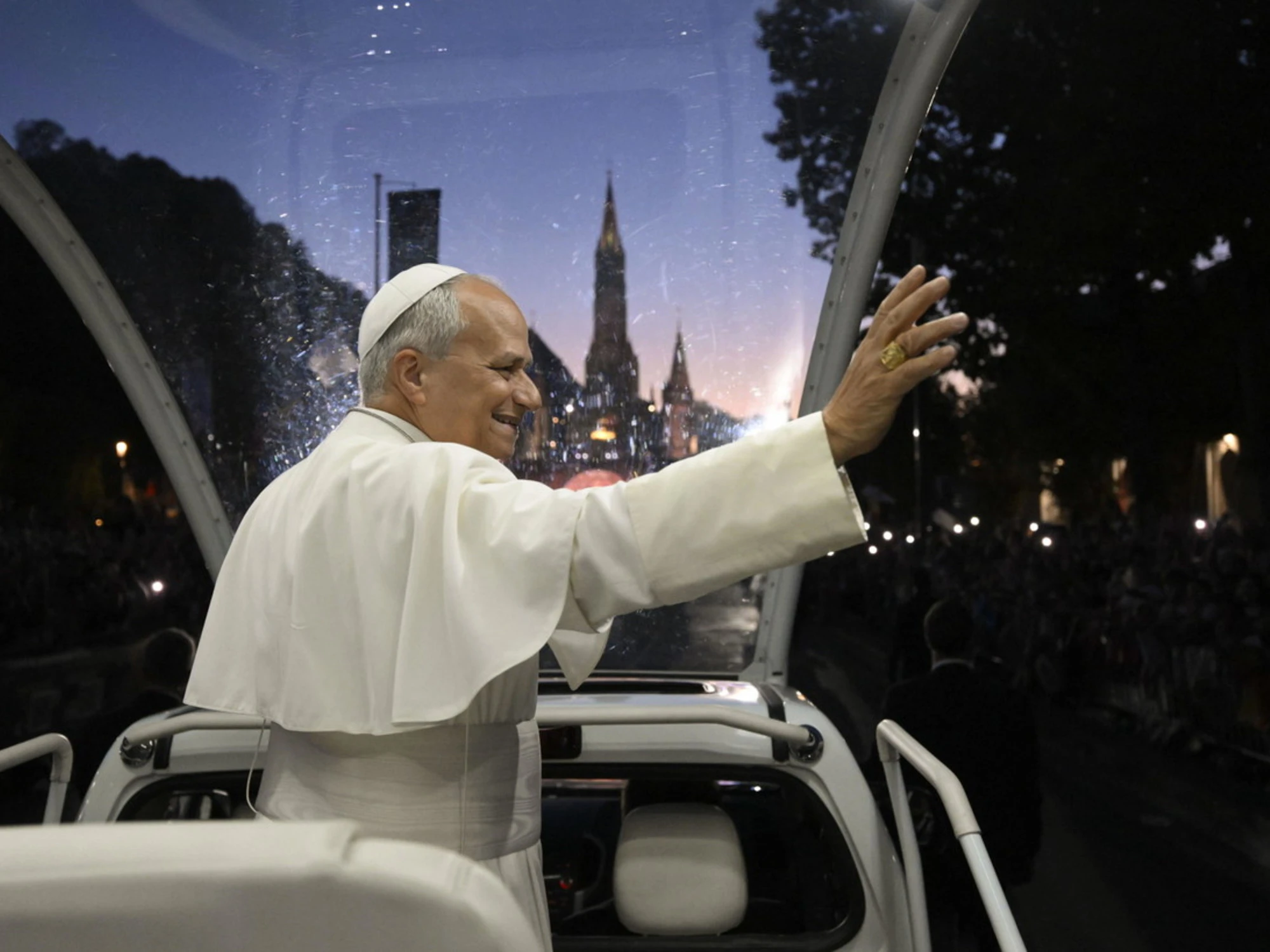 Si è estinta la laicità, non la fede Parigi si riscopre cristiana con il Papa