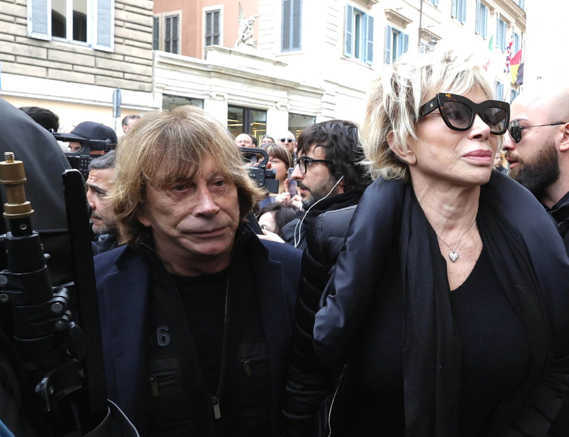 Raffaella Carrà e il figlio segreto, Enzo Paolo Turchi: "Cos'è successo al suo funerale"