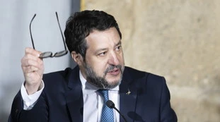 Immigrazione, Salvini contro la Ue: "Non possiamo essere i soli"