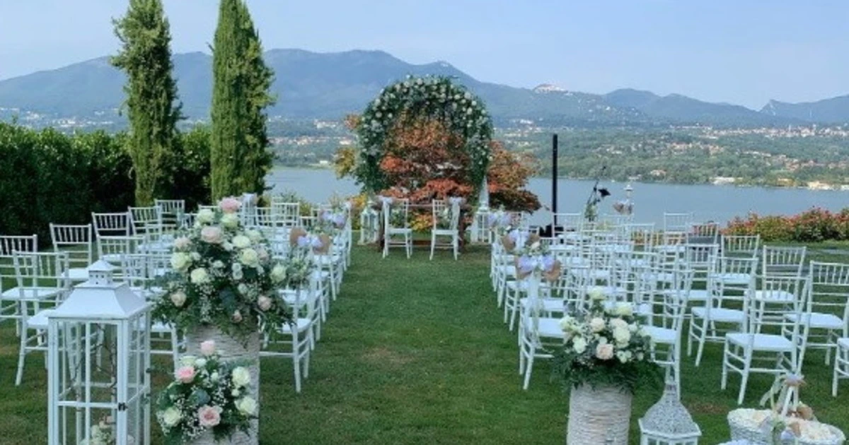 Nozze da incubo: gli invitati ubriachi urinano in piscina e lo sposo spacca tutto