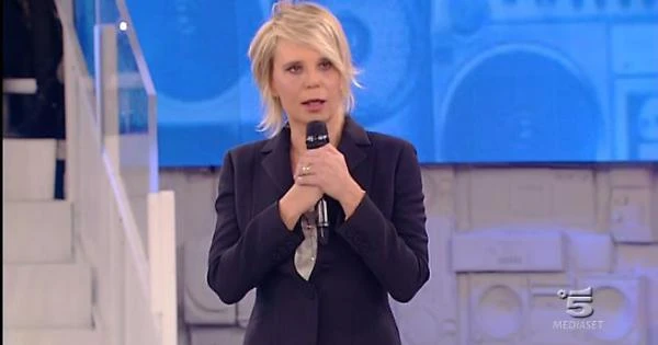 Amici, Maria De Filippi terrorizza Milly Carlucci: chi "assume" per il serale, panico a Ballando con le Stelle