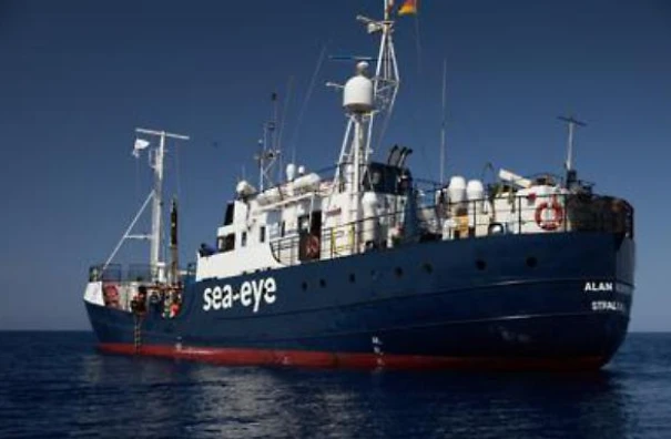 Sea Eye, la Alan Kurdi pronta a lasciare il porto di Maiorca: "Non siamo intimiditi da Matteo Salvini"