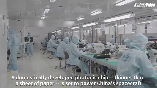 Cina, sviluppato un chip fotonico più sottile della carta
