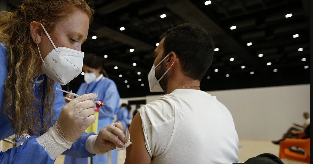 Coronavirus, bollettino 27 giugno: solo 14 morti e quasi 50 milioni di vaccini. Ma il governo va verso la proroga dello stato d'emergenza