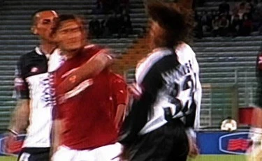 Francesco Totti, la verità sul pugno a Colonnese: "Mi disse: non è tuo figlio"