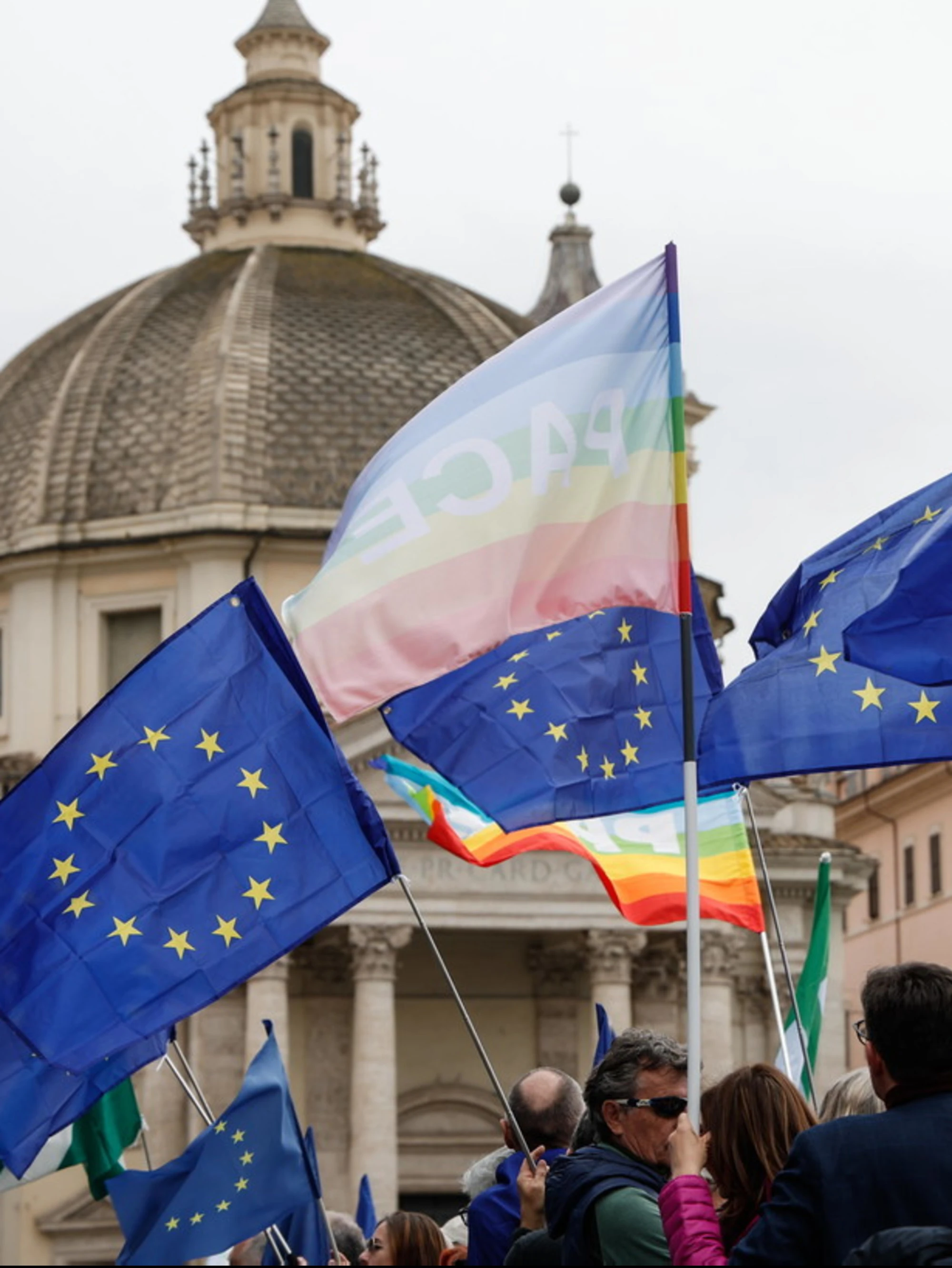 Una piazza per l'Europa, Zingaretti contestato sbrocca: "Ecco che cosa siete!", "Continua così..."