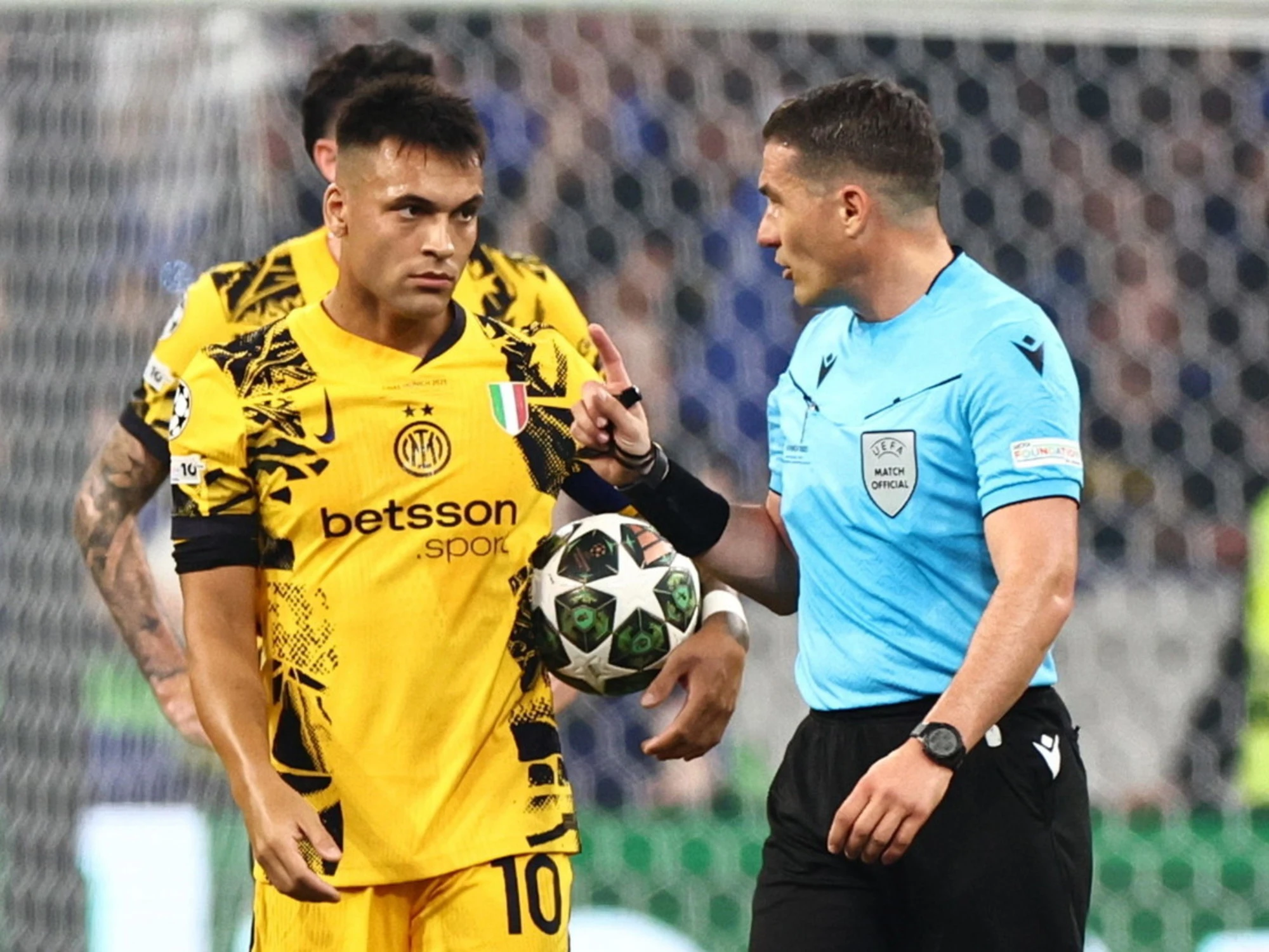Psg-Inter, bufera sull'arbitro: ecco perché non ha applicato la Regola 7